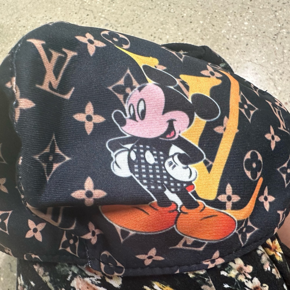 Mickey Mouse mask new never won